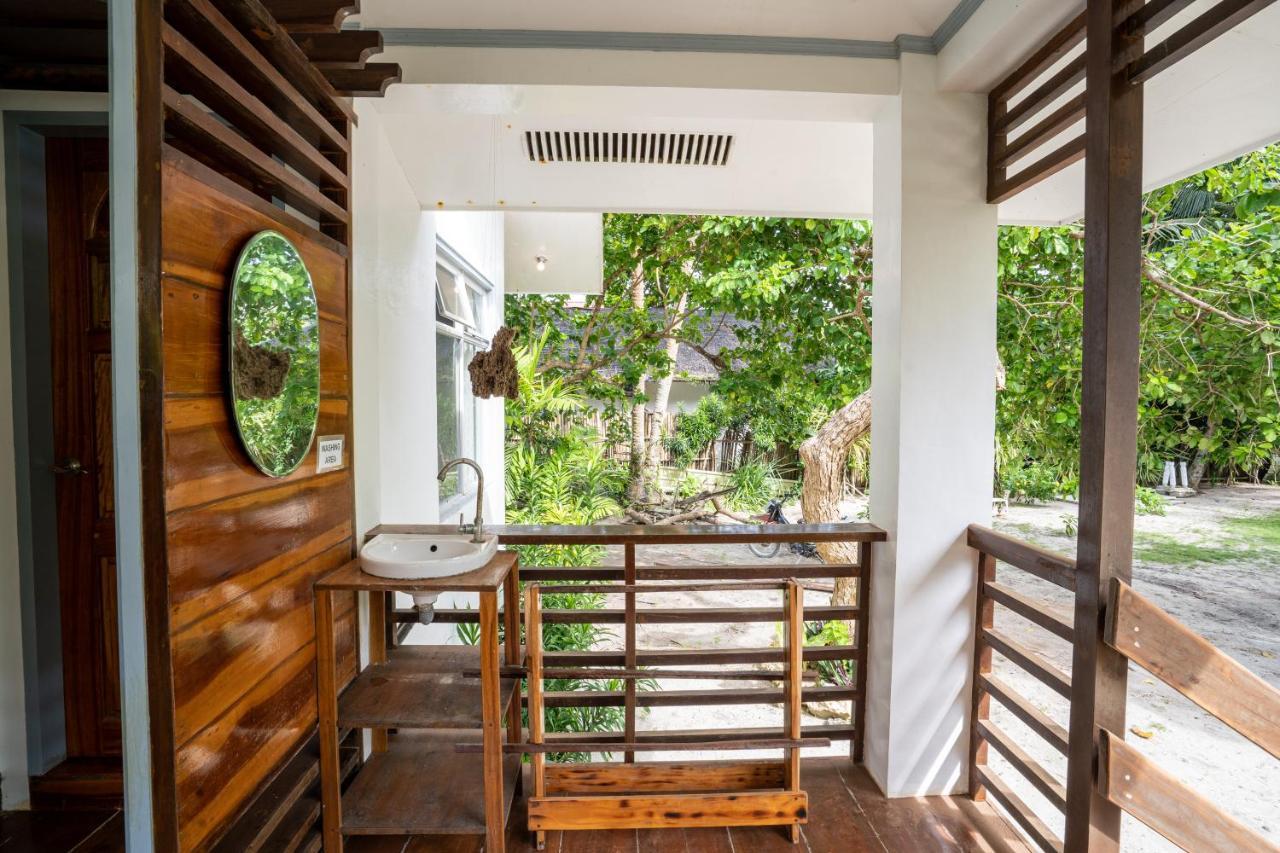 Yama Apartments - Private Beachfront General Luna  Exterior photo