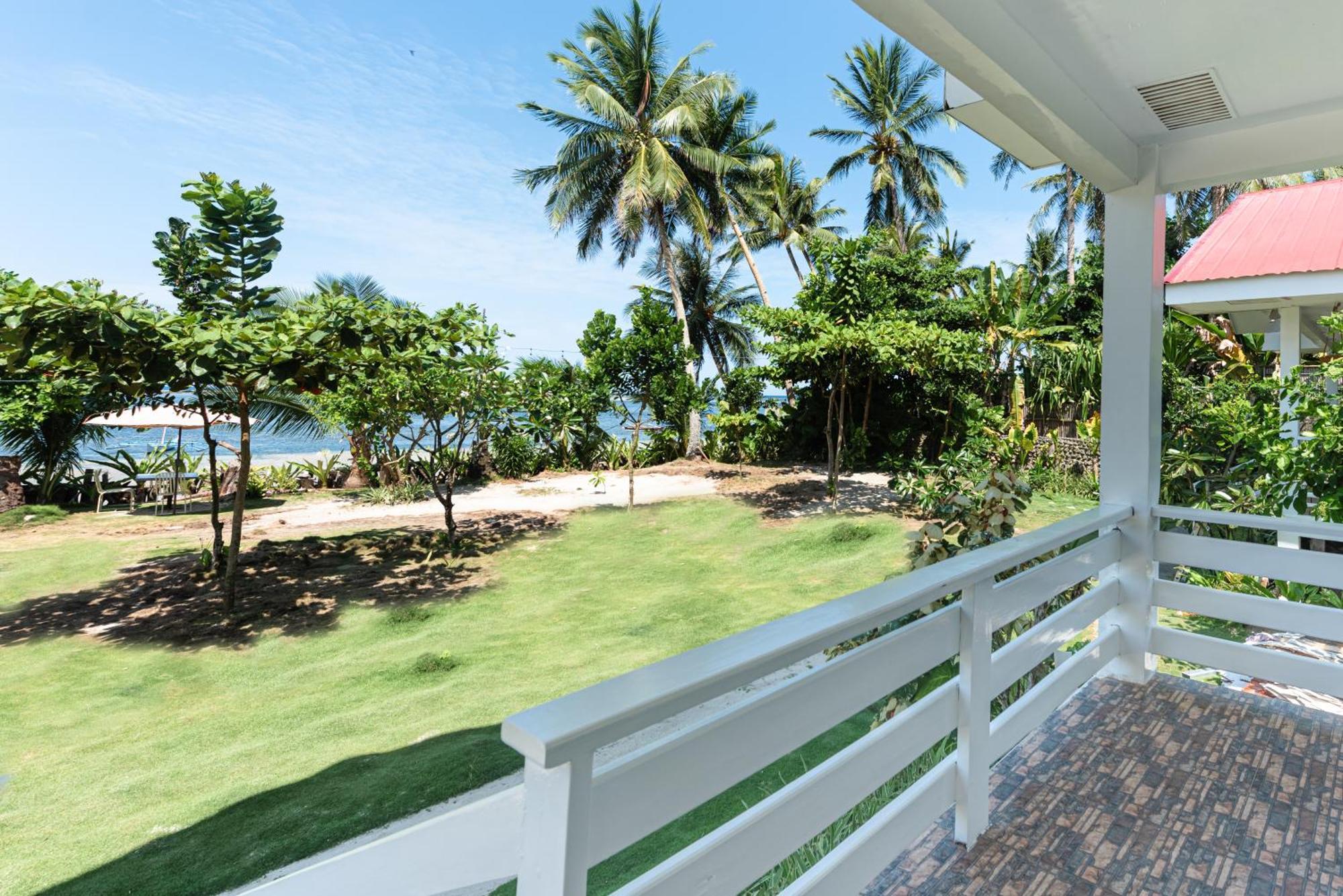 Yama Apartments - Private Beachfront General Luna  Exterior photo