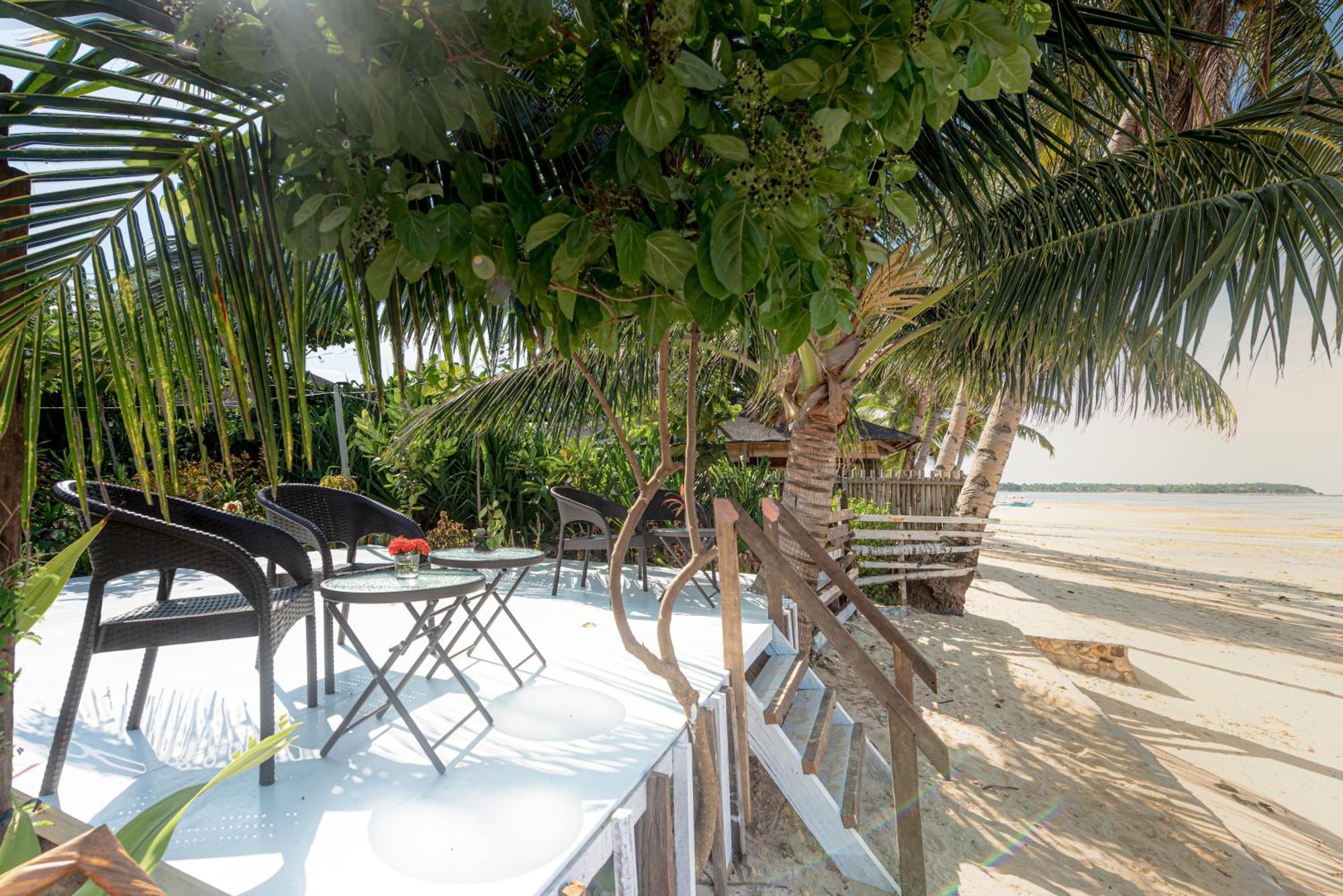Yama Apartments - Private Beachfront General Luna  Exterior photo