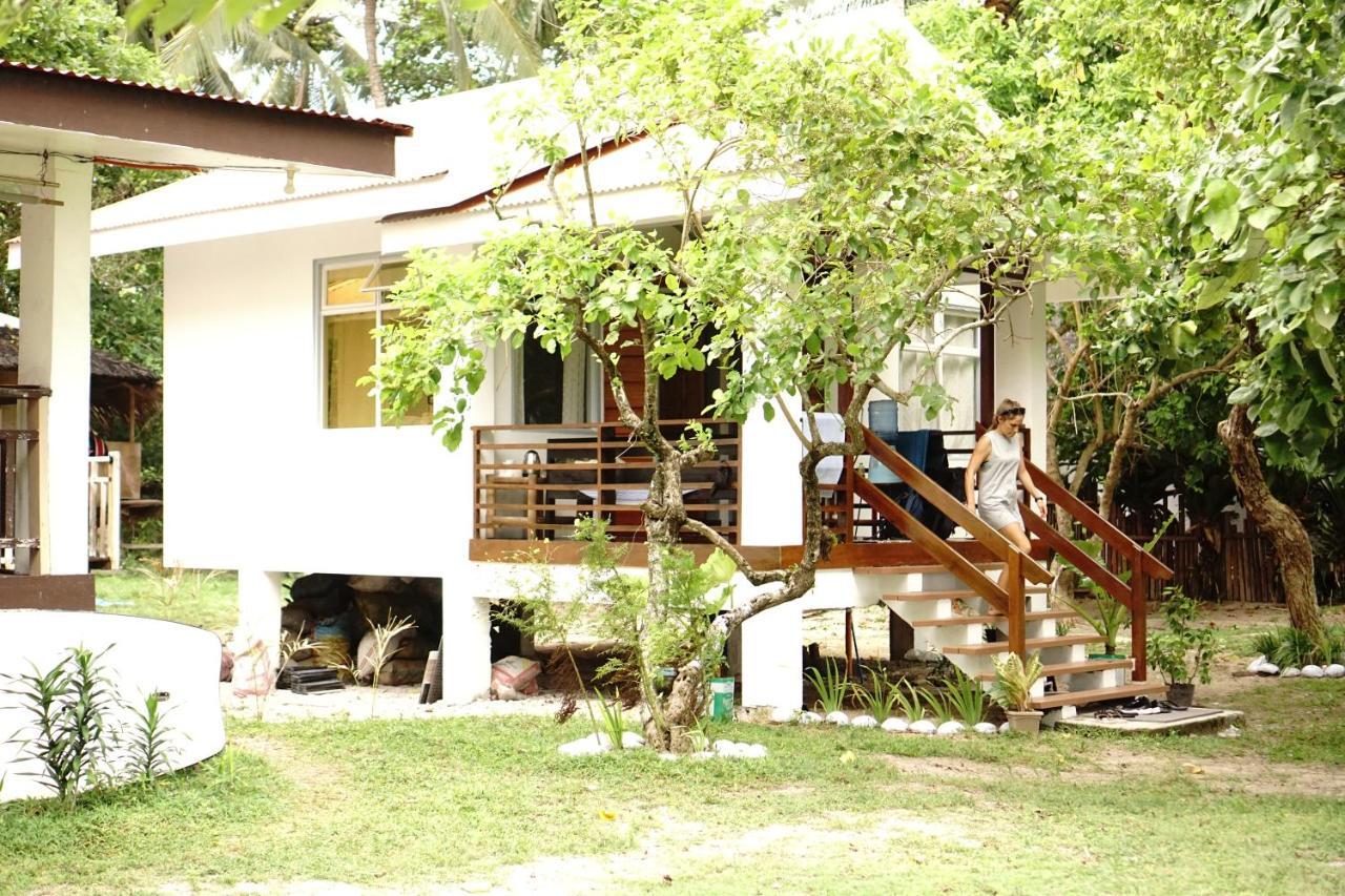Yama Apartments - Private Beachfront General Luna  Exterior photo